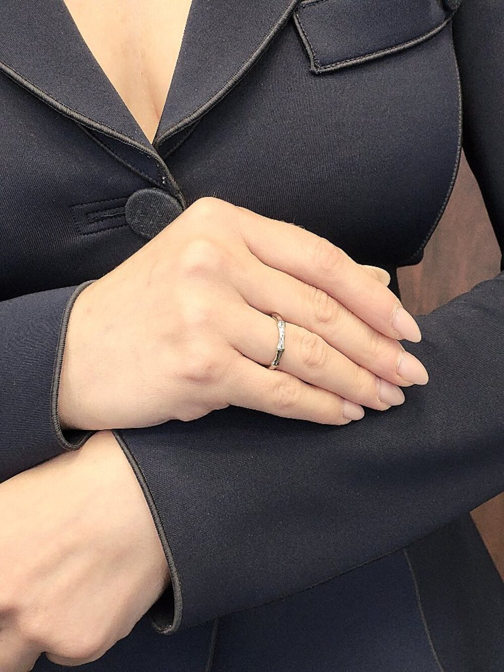 Gucci 18kt White Gold Bamboo Ring band - Picture 2 of 5